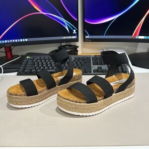 STEVE MADDEN Women’s Platform Sandals in Black